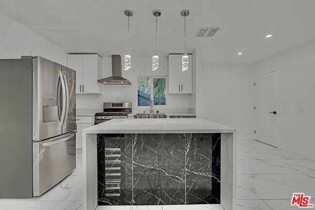 Building Photo - 4334 1/2 Sepulveda Blvd