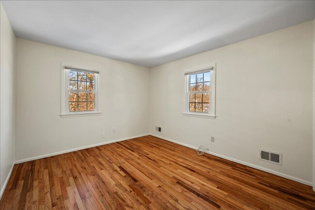 Building Photo - 4BR/3.5BR Home in Hartsdale