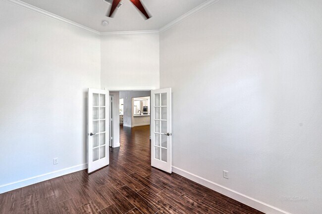 Building Photo - 6 Old River Pl