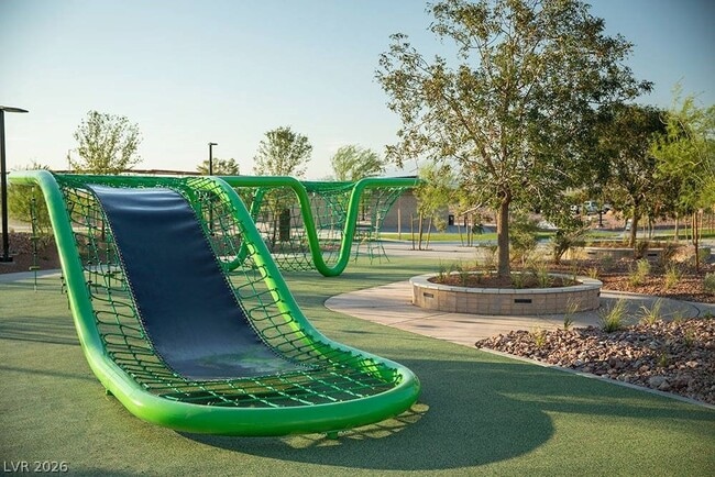 Building Photo - 915 Violet Heron St