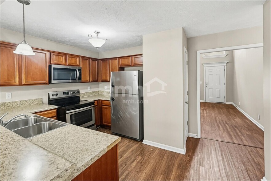 Building Photo - 2053 Leefield Dr