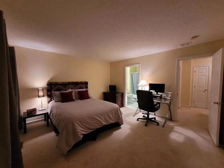 Building Photo - 1701 Sky View Dr