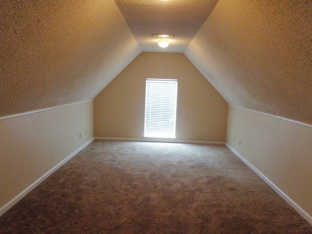 Building Photo - 2166 Greencliff Dr