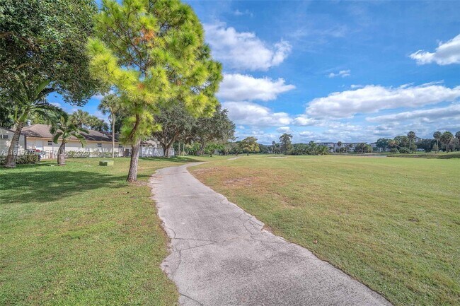 Building Photo - 3507 Oaks Way