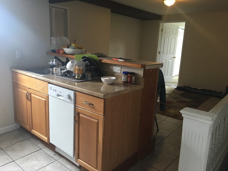 Kitchen 2 - 916 S 22nd St