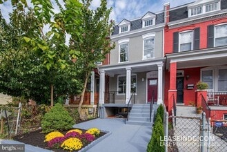 Building Photo - 2129 4th St NE