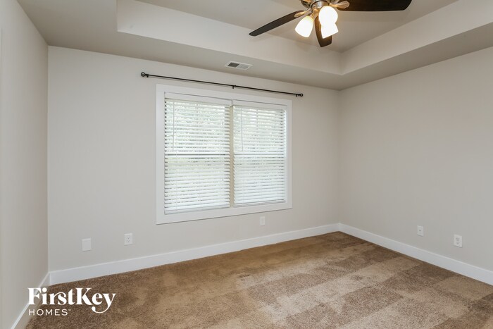 Building Photo - 2375 Belaire Dr