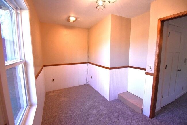 Building Photo - Desirable North Albany home.
