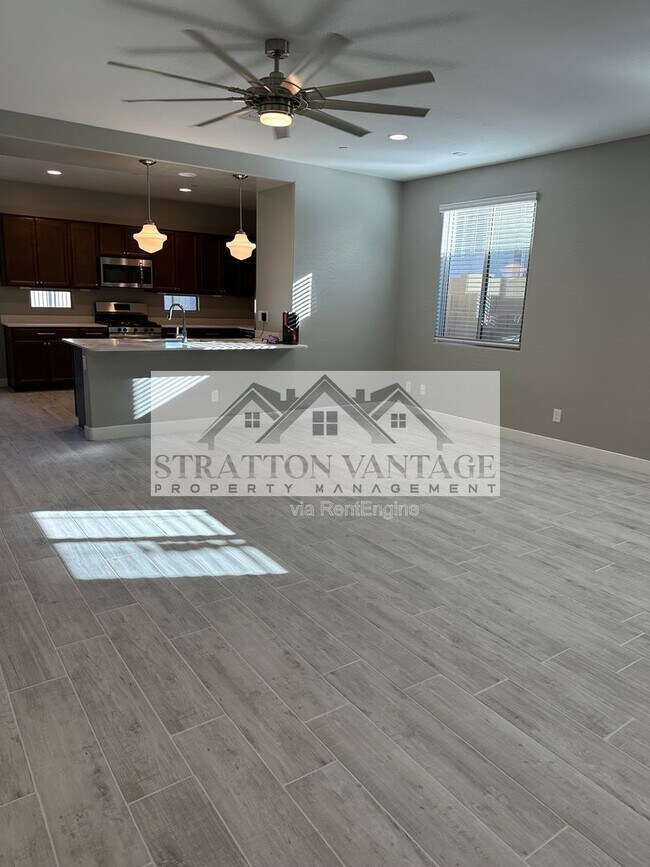 Building Photo - 9638 E Tesla Ave