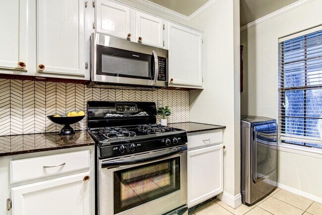 Building Photo - 1411 Gracy Farms Ln