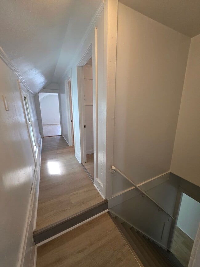 Building Photo - Beautiful Waterside 3 bedroom Single-Family Home - Catskill, NY