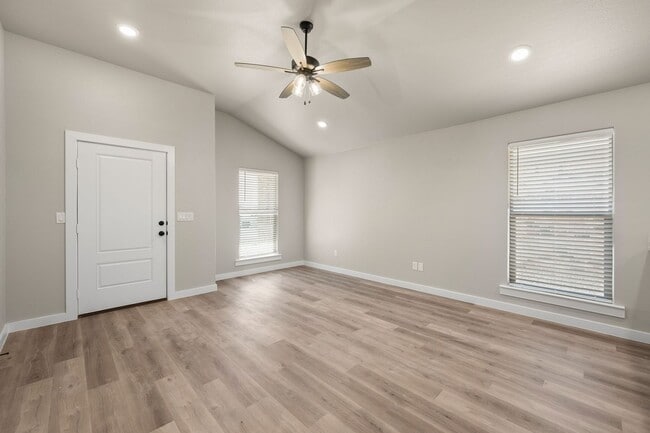 Building Photo - Bell Farms Home Available August