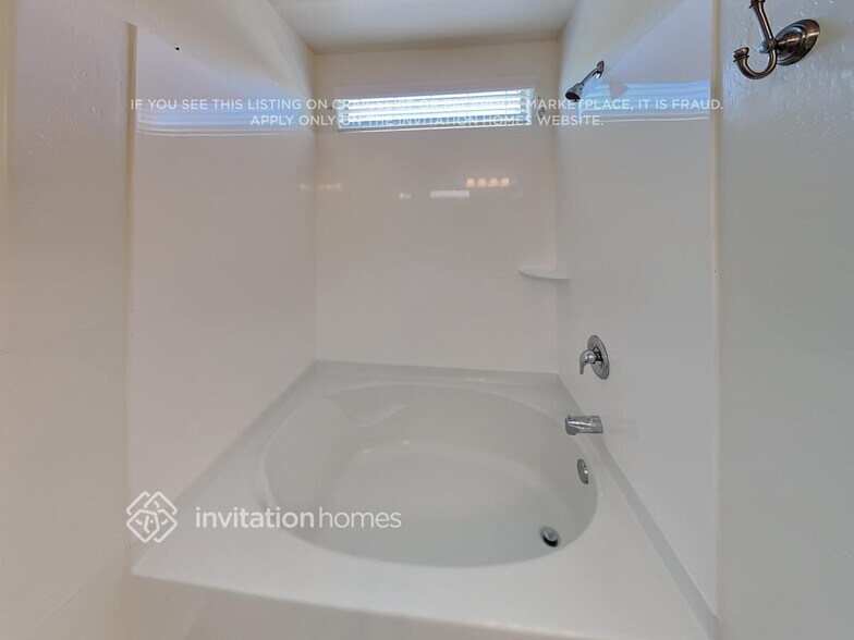 Building Photo - 15126 N 173rd Dr