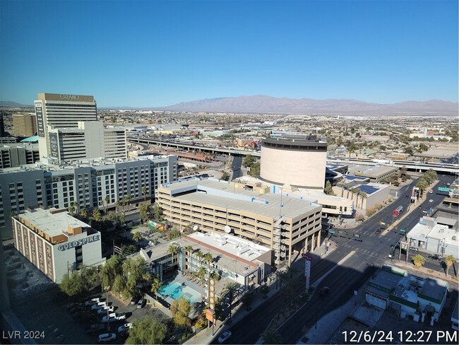 Building Photo - 150 S Las Vegas Blvd