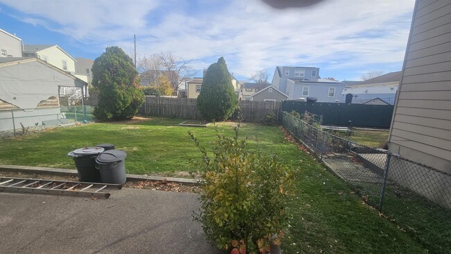 Building Photo - 736 3rd St