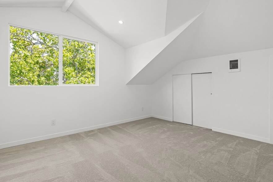 Building Photo - 523 B St
