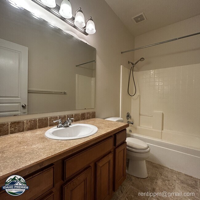 Building Photo - 2546 W Cerulean Dr