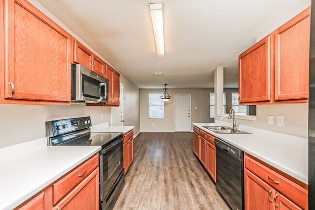 Building Photo - 1027 Clear Stream Dr