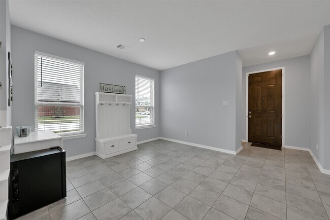 Building Photo - 1127 Littleton Ct