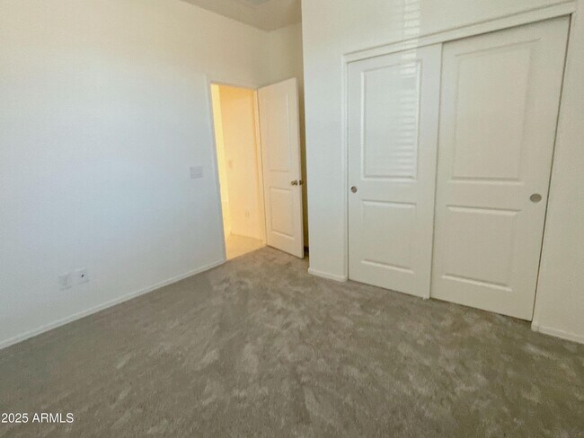 Building Photo - 21133 E Raven Dr