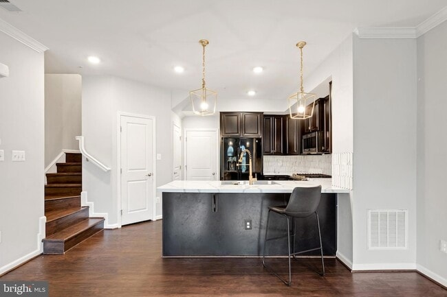 Building Photo - 5822 Oakdale Vlg Rd