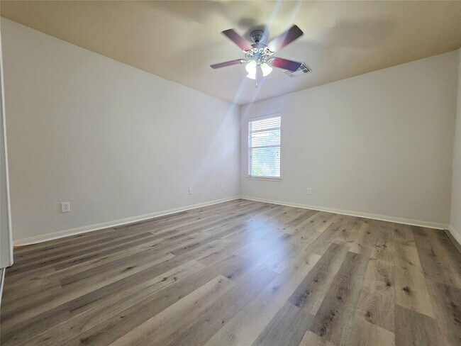Building Photo - 6038 Starbrook Creek Dr