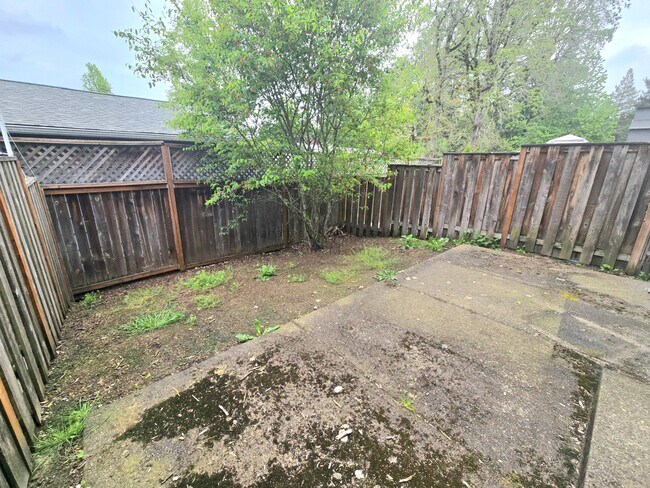Building Photo - 17923 SW Niks Dr