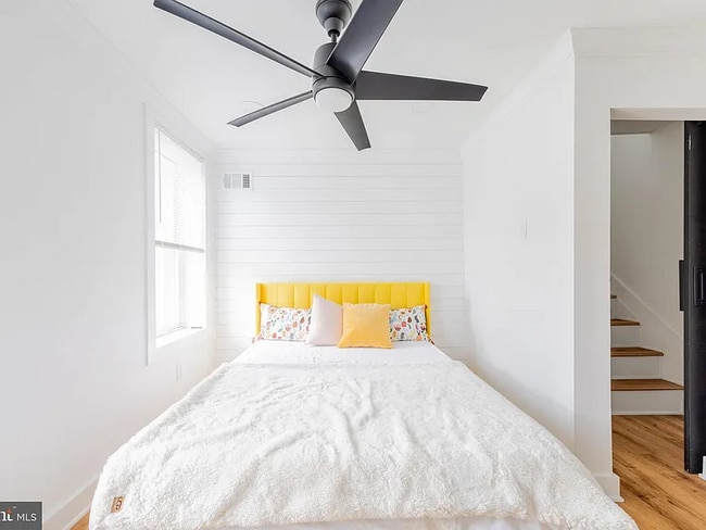 Building Photo - Stunning 2 bed, three story trinity with a two outdoor spaces