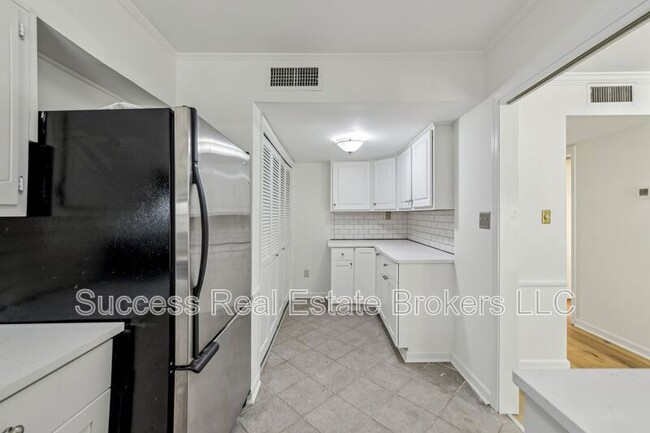 Building Photo - 98 La Rue Pl NW