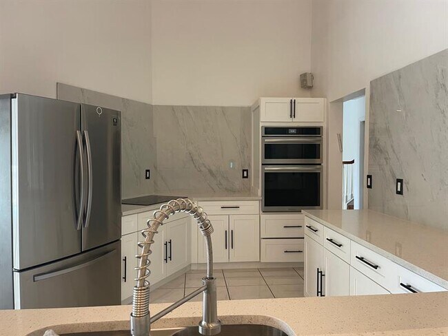 Building Photo - 5317 NW 67th Ave