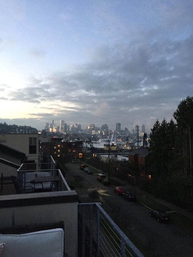 Building Photo - 2Bd/1Ba Seattle Home