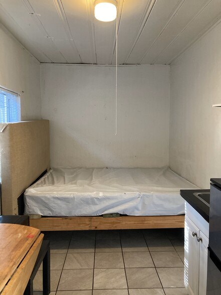 Building Photo - 2102 9th St W