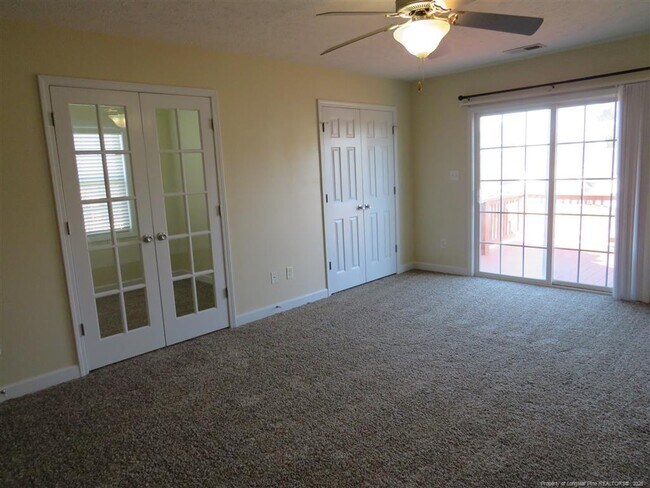 Building Photo - 270 Hayden Ln