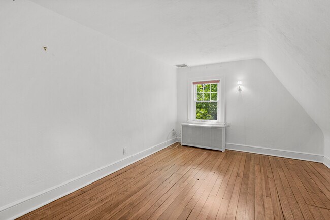 Building Photo - 121 Walworth Ave