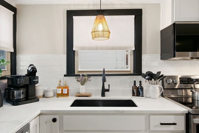 Building Photo - 303 E Washington St