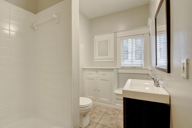 Building Photo - 6bed/3bath House in West Campus
