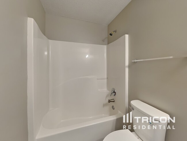 Building Photo - 1420 Shelnutt Ct