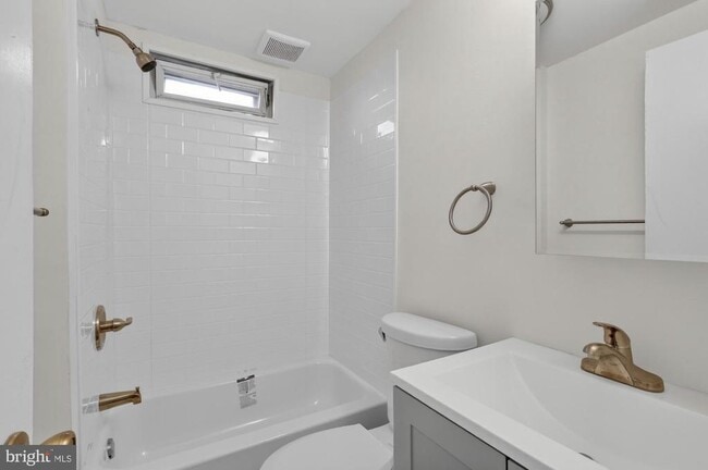 Building Photo - 2343 E Huntingdon St