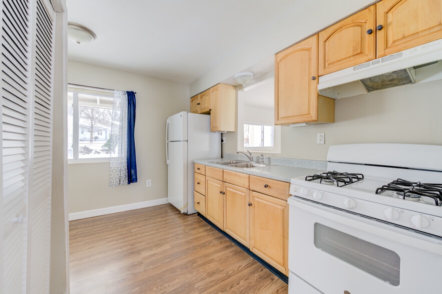 Building Photo - 110 De Smet Dr