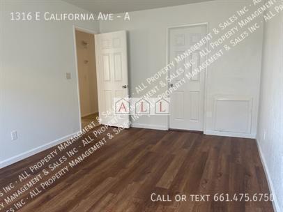 Building Photo - 1316 E California Ave