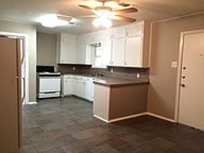 Building Photo - PRE-LEASE AUG 2026! Charming 2 Bed Cottage...