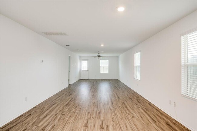 Building Photo - 275 Mica Trl