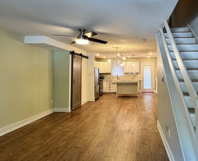 Building Photo - Spacious Passyunk Square Home with Finished Basement & Patio