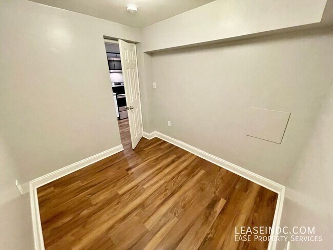 Building Photo - 2404 10th St NE