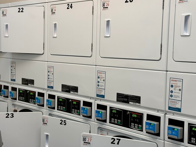 Building Photo - 2 Shrewsbury Green Dr