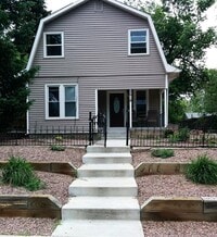 Building Photo - Charming 2 story home available on quiet s...