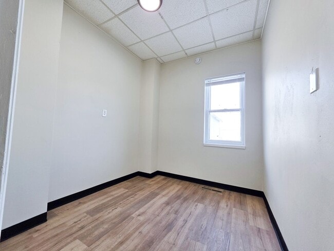 Building Photo - 135 E Main St