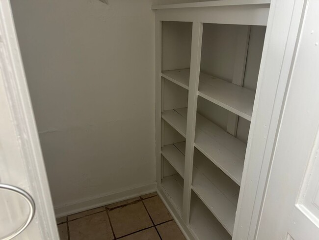 Building Photo - 3 Bedroom House