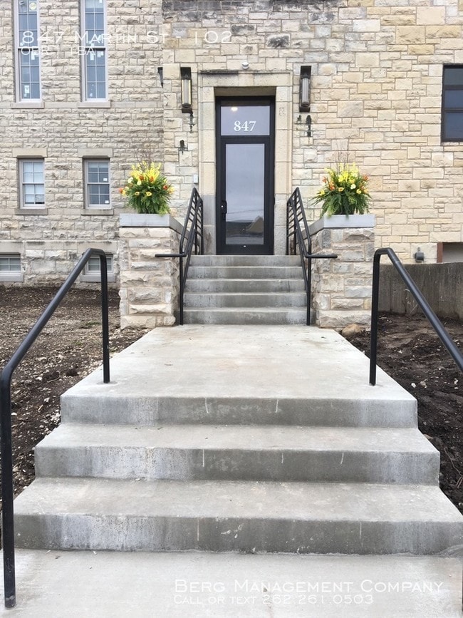 Martin Street Apartments 847 Martin St Waukesha WI 53186 Apartment