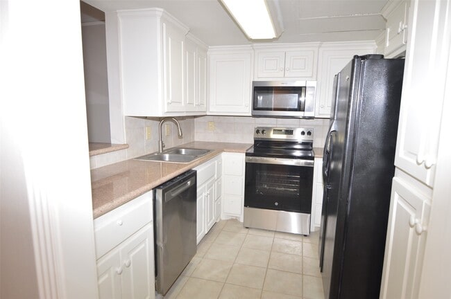 Building Photo - 14715 Barryknoll Ln